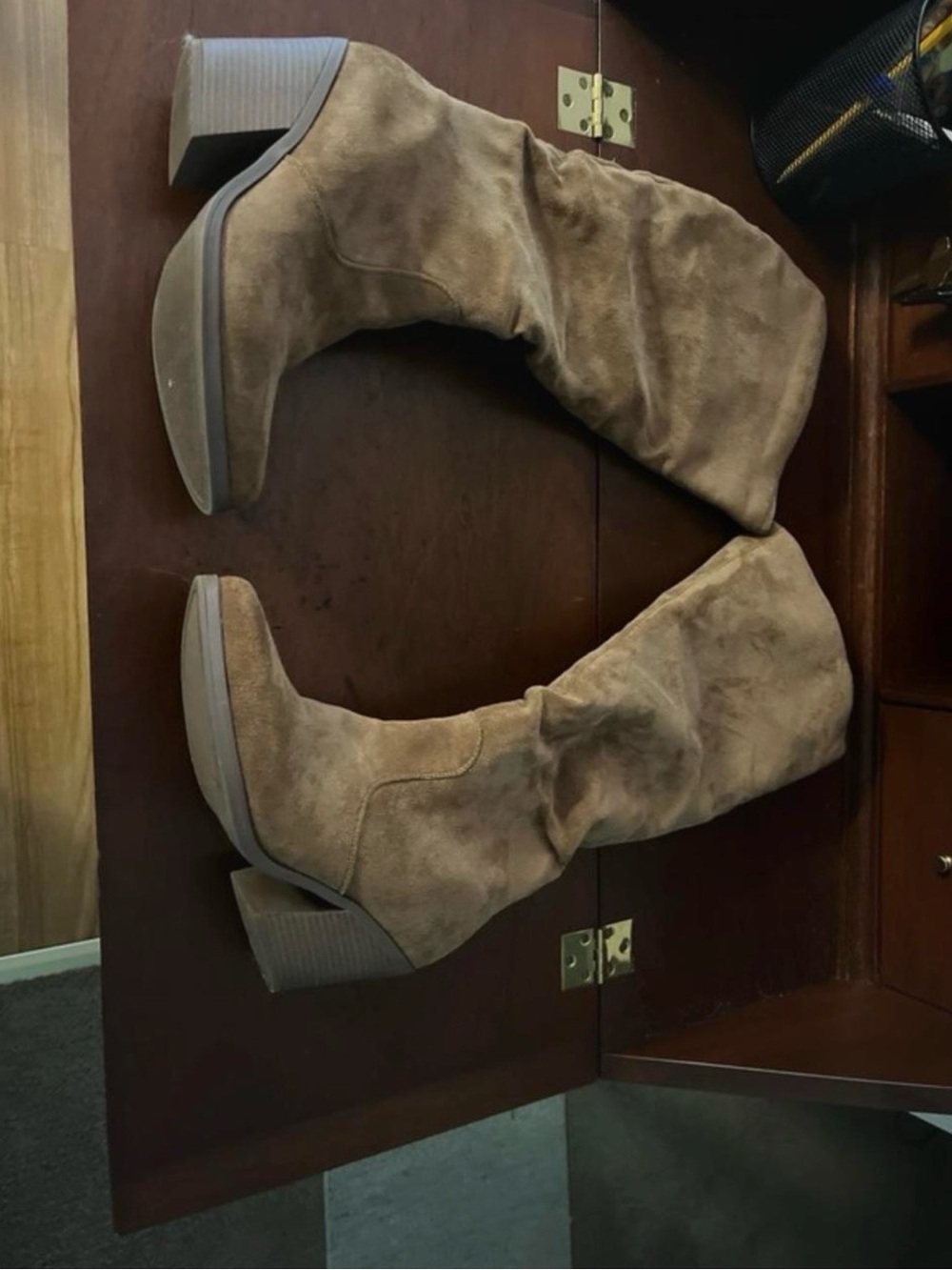 Women's Knee-High Slouchy Suede Boots - Taupe